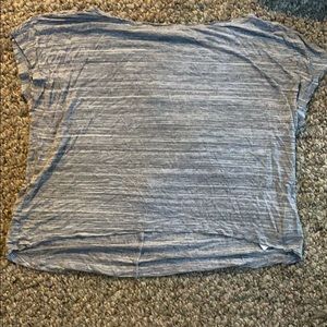 Gray and white shirt sleeve shirt